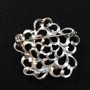 Jewelry - Elegant sliver pin Jewelry - Elegant sliver pin